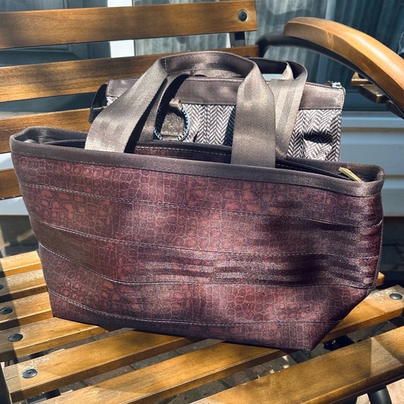 Harvey’s medium Bow Tote in Croc - Picture 2 of 4